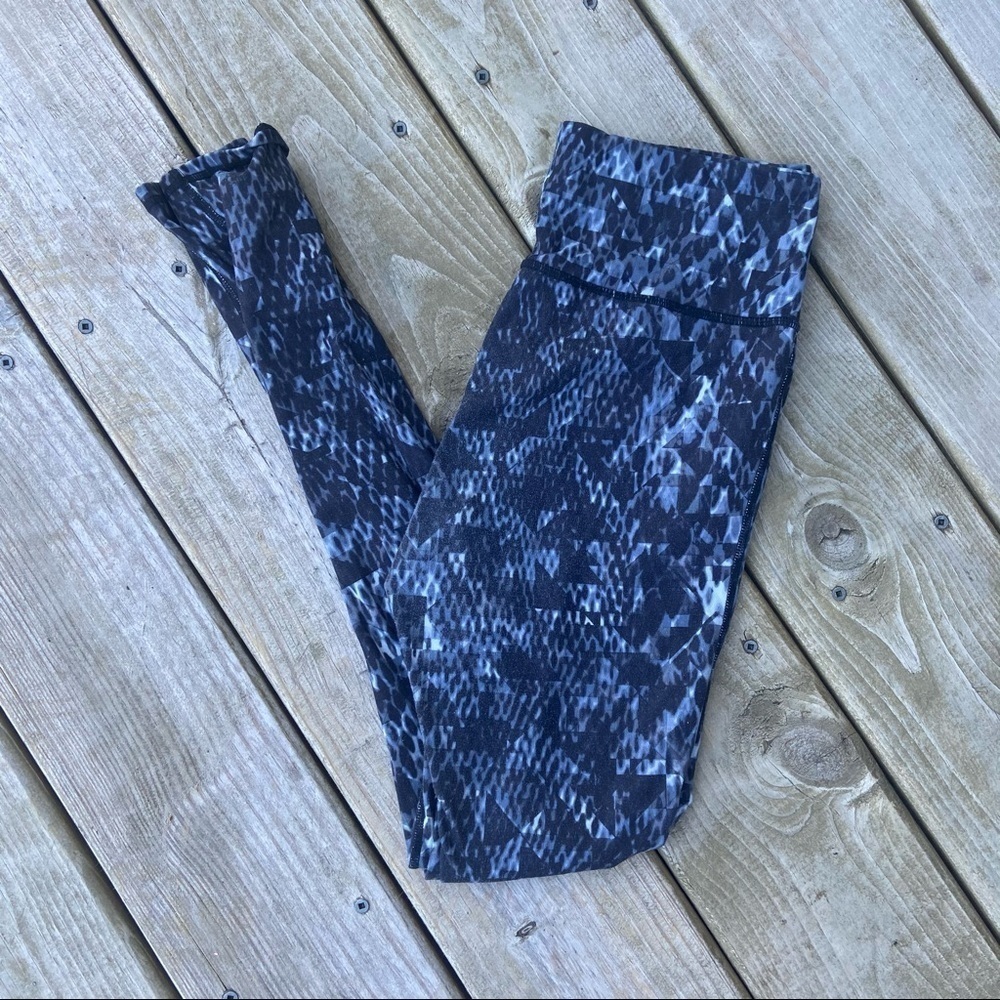 ** Athleta Chaturanga High Rise Black Cobra snake
Leggings